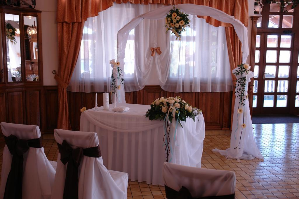 Koller Panzio Hotel Bonyhad Luaran gambar
