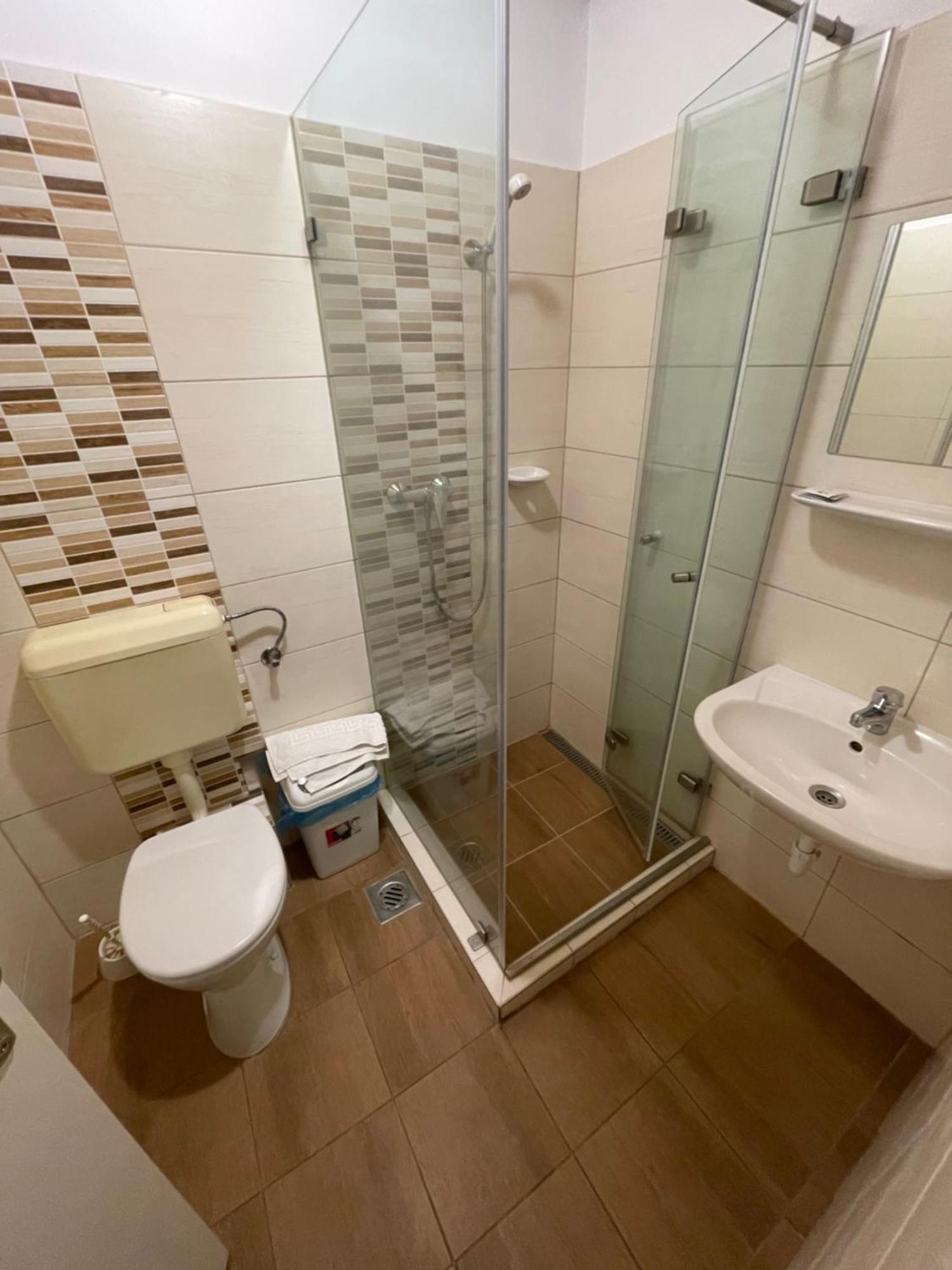 Koller Panzio Hotel Bonyhad Luaran gambar