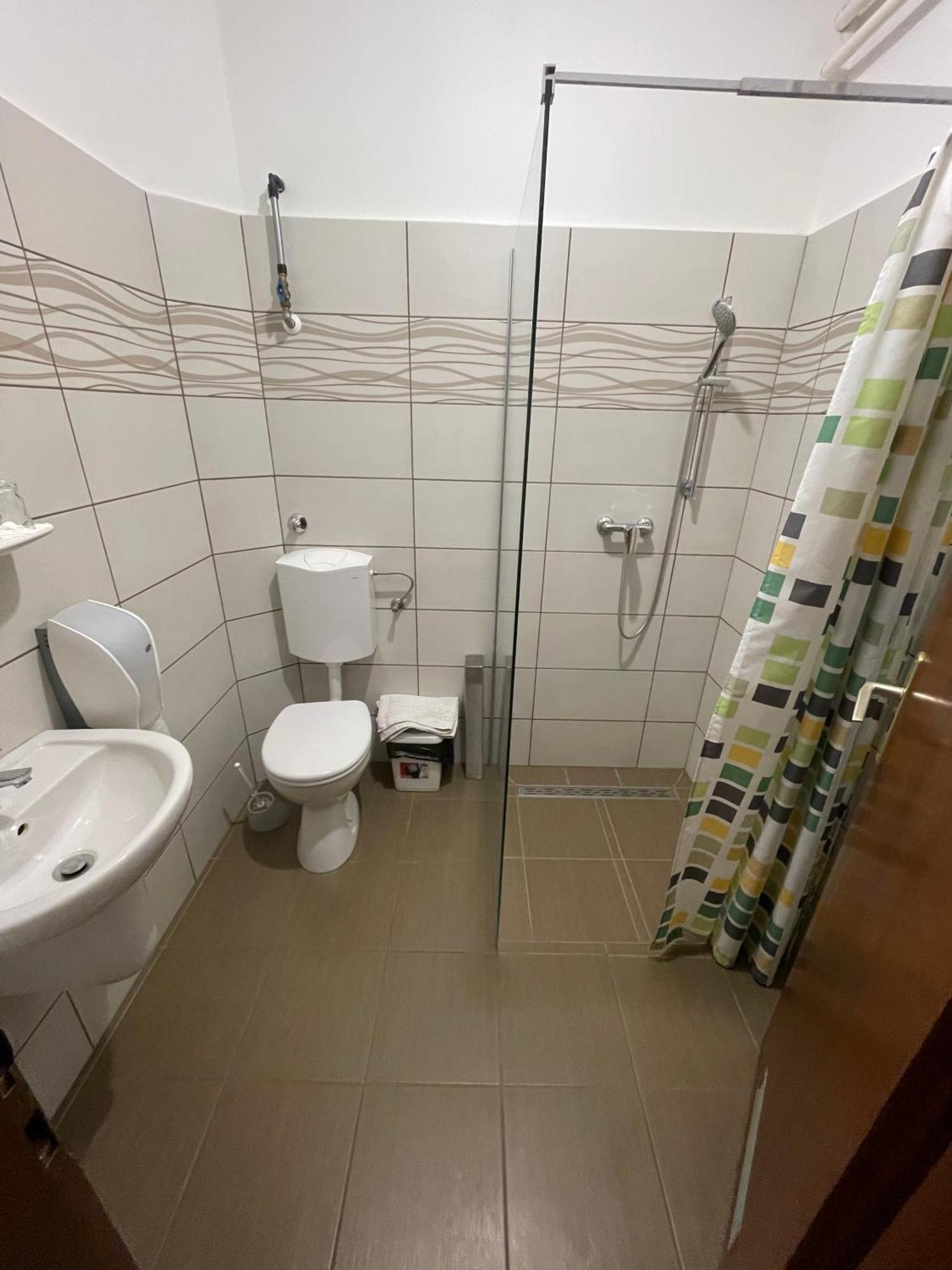 Koller Panzio Hotel Bonyhad Luaran gambar