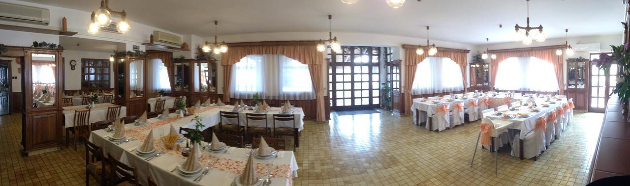 Koller Panzio Hotel Bonyhad Luaran gambar