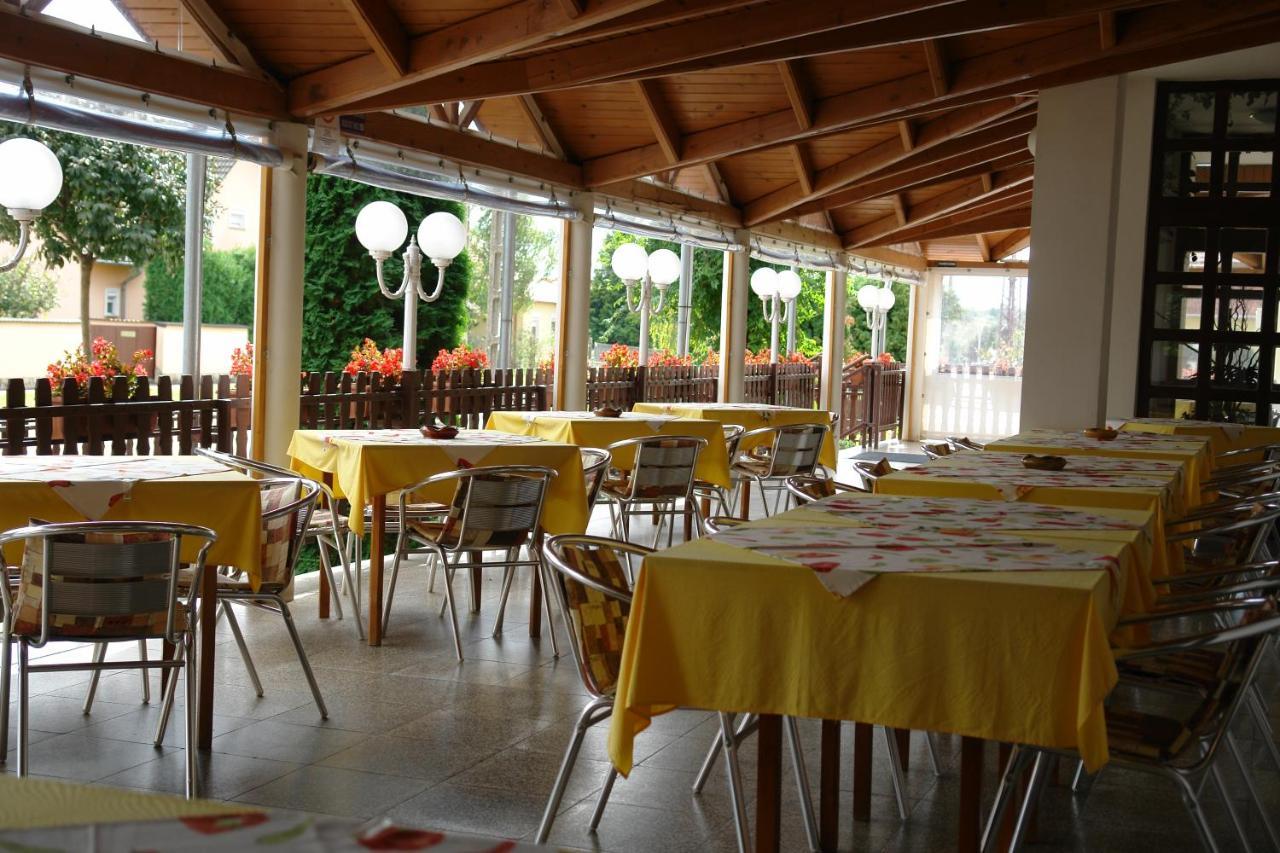 Koller Panzio Hotel Bonyhad Luaran gambar