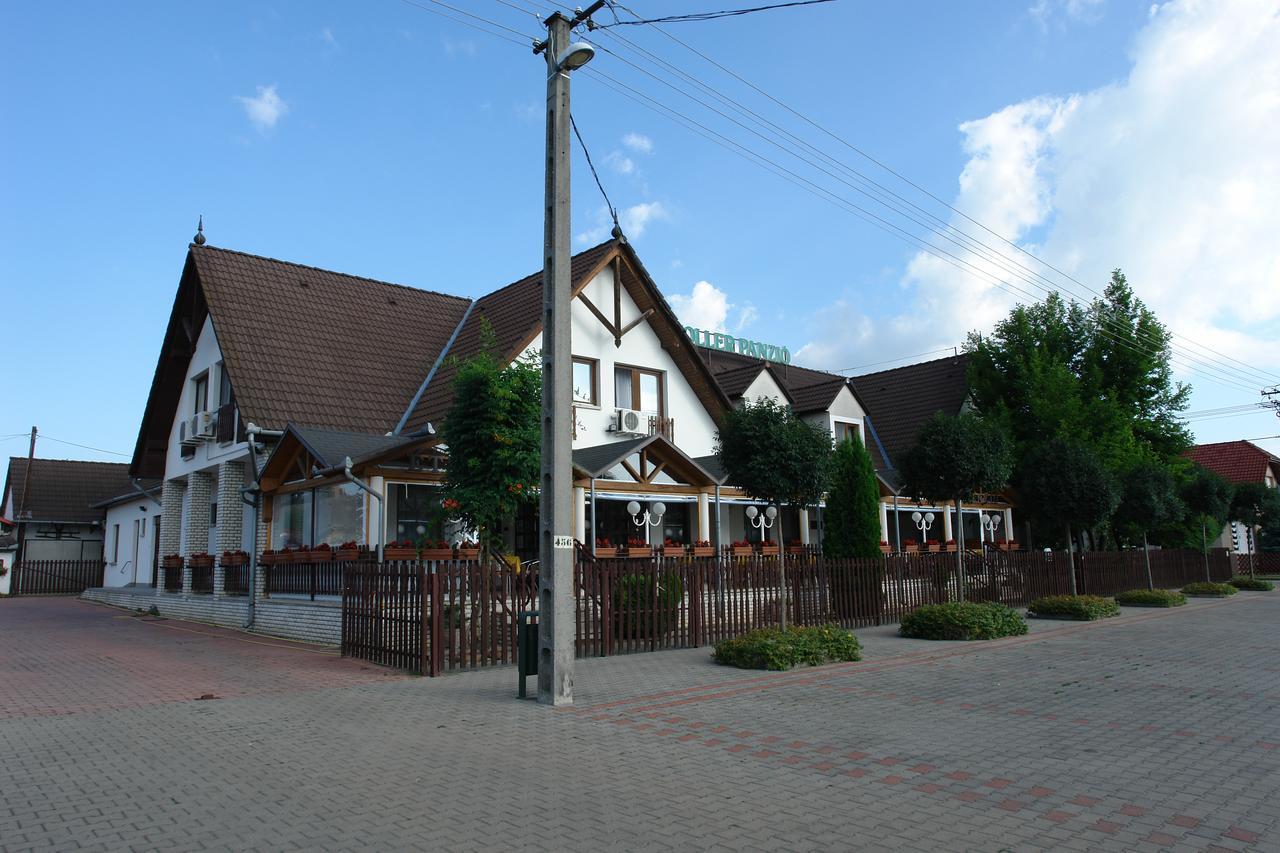 Koller Panzio Hotel Bonyhad Luaran gambar